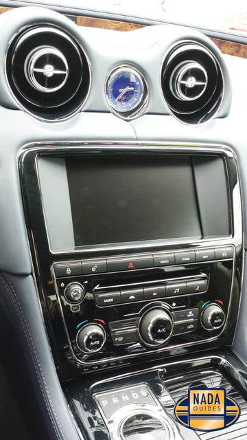 2013 Jaguar XJ Center